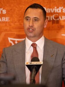 According to ESPN Report: Texas Longhorns Head Coach Steve Sarkisian Shocks College World, Turns Down Stunning $7.5 Million Offer from Georgia and Notre Dame — Vows Loyalty to Texas Longhorns: “I Have No Plans Beyond Being the Head Coach in Austin for Years to Come….