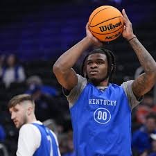 Shocking News in Kentucky: Otega Oweh Speaks Out After Abruptly Replacing His Carrier…