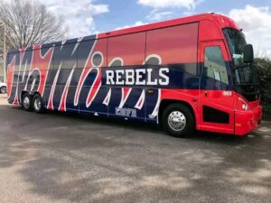 Eli Manning Surprises Ole Miss with Stunning Gift — Donates Two State-of-the-Art Buses to Rebels Football: “Oxford Raised Me — Now It’s My Turn to Give Back”….