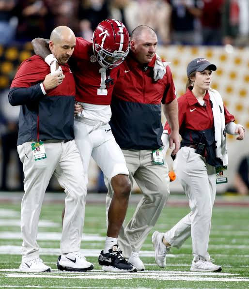 Shocking News: Alabama Crimson Star Forced Into Retirement After Devastating Injury Late in the Season…