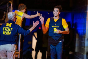 Full Breakdown: Michigan freshman guard withdraws from transfer portal…