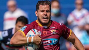 Aidan Sezer: Leeds Rhinos Sign Huddersfield Giants Half-Back for Upcoming Seasons…