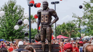 South Carolina Football Unveils Stunning Throwback Uniforms in Tribute to Legend George Rogers….
