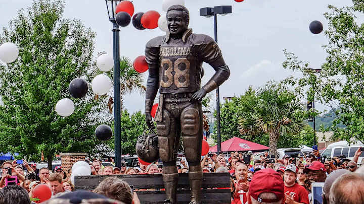 South Carolina Football Unveils Stunning Throwback Uniforms in Tribute to Legend George Rogers….