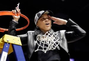 BREAKING: NCAA National Champion Coach Dawn Staley Honored with Prestigious Award — Fans Celebrate Another Historic Milestone…