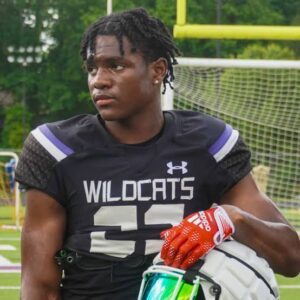 Sudden change: Yes, a 4-star cornerback prospect, Peyton Dyer, has decommitted from the South Carolina Gamecocks’ 2026 recruiting class. He announced his decision to decommit on Tuesday. Dyer, from Duluth, Georgia, had been committed to South Carolina since November 2024. He currently holds 28 offers from other programs. This decommitment leaves the Gamecocks’ 2026 recruiting class with five commitments…..