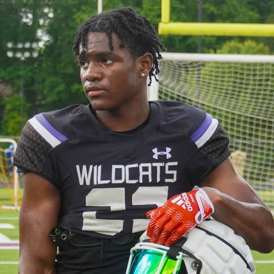 Sudden change: Yes, a 4-star cornerback prospect, Peyton Dyer, has decommitted from the South Carolina Gamecocks’ 2026 recruiting class. He announced his decision to decommit on Tuesday. Dyer, from Duluth, Georgia, had been committed to South Carolina since November 2024. He currently holds 28 offers from other programs. This decommitment leaves the Gamecocks’ 2026 recruiting class with five commitments…..