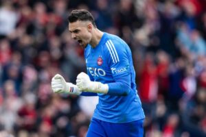 𝐇𝐄’𝐒 𝐁𝐀𝐂𝐊 𝐇𝐎𝐌𝐄: Beloved Ex-Derby County Goalkeeper Seals Emotional Return to Club That ‘Feels Like Family’….