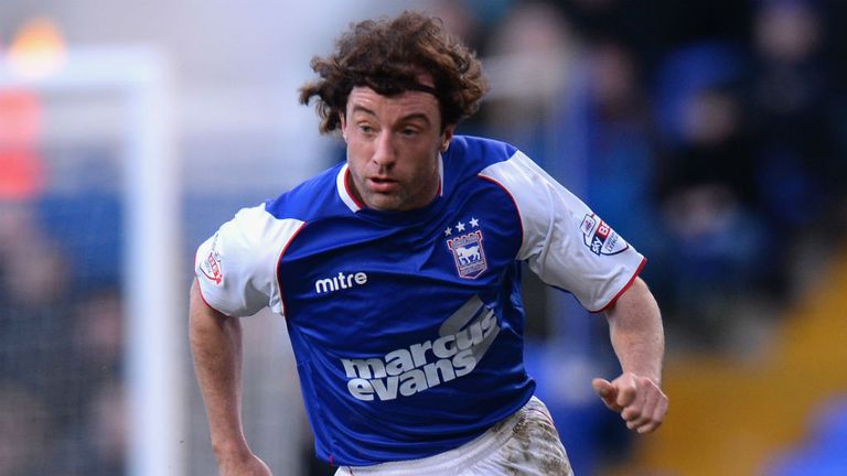 Breaking: Transfer news: Ipswich Town midfielder Stephen Hunt signs new one-year deal with the club…