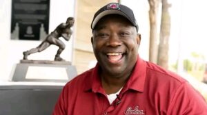 BREAKING: Heisman Hero Turned Hometown Champion — George Rogers Donates Jaw-Dropping \$24.5M to Revitalize Local Schools, Inspiring a New Generation….