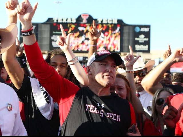 Texas Tech Red Raiders Fans Display Unmatched Passion as Enormous Flag Unveiled in Breathtaking Show of Pride — Stunning Photos Capture the Heart and Soul of Raider Nation….